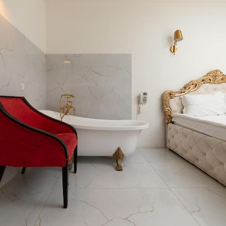 Hotel Gloria Приштина Экстерьер фото
