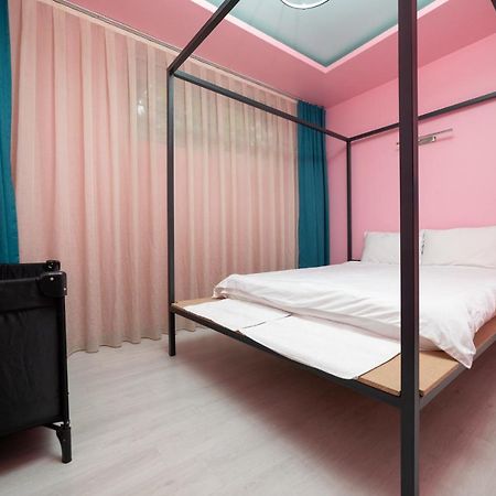 Hotel Gloria Приштина Экстерьер фото