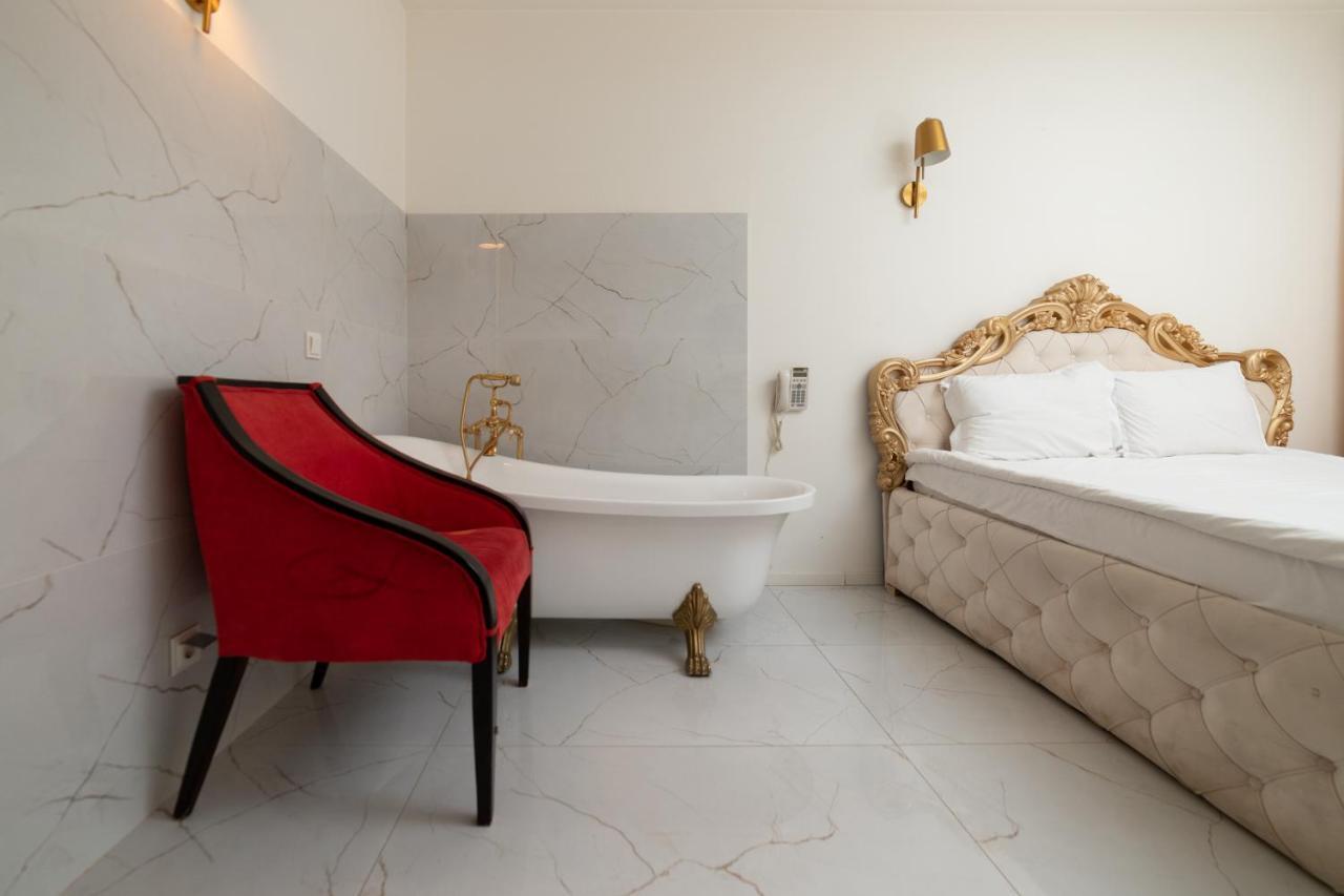 Hotel Gloria Приштина Экстерьер фото