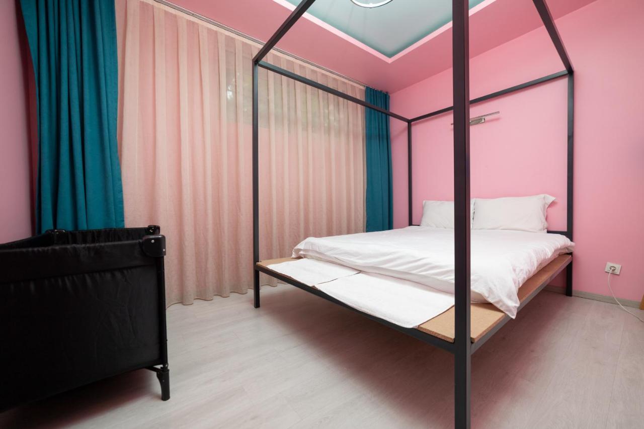 Hotel Gloria Приштина Экстерьер фото